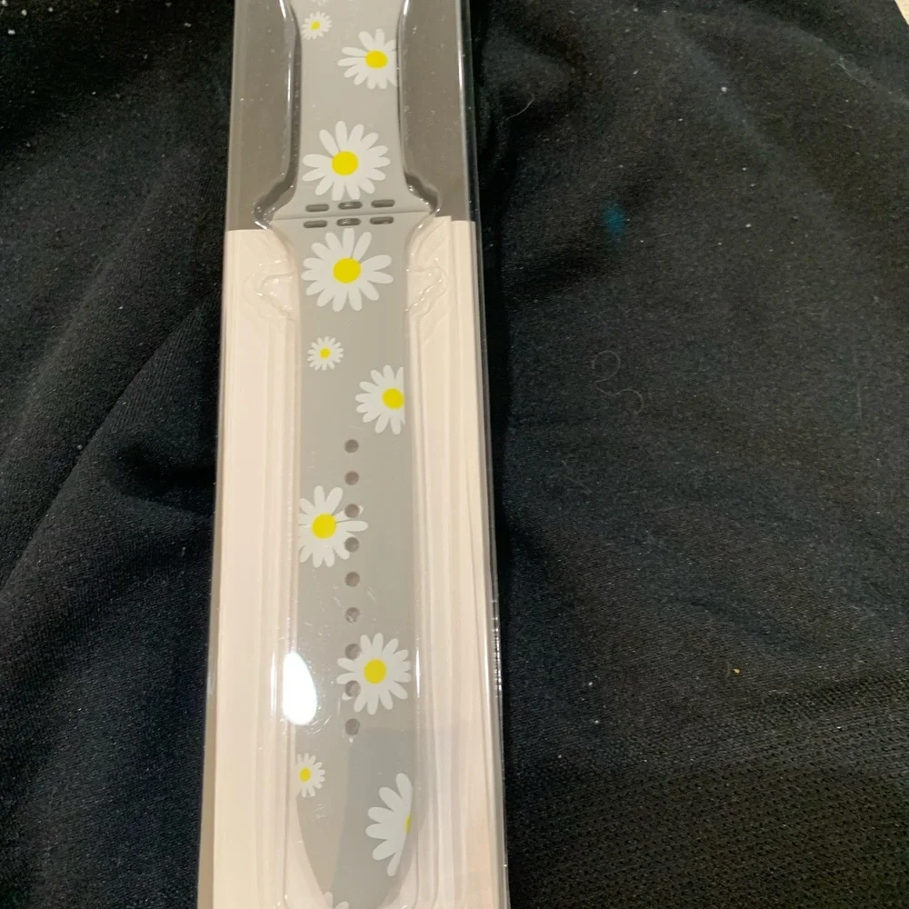 Posh Tech Silicone Gray Daisy Apple Watch Replacement Band‎ 42-44 MM